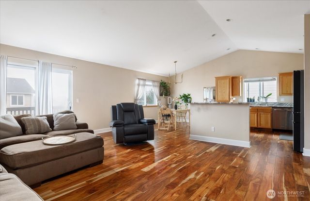 1430 NW Camellia Loop, Oak Harbor, WA 98277
