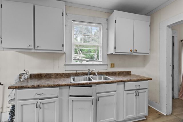 512 Miller St., Hattiesburg, MS 39401