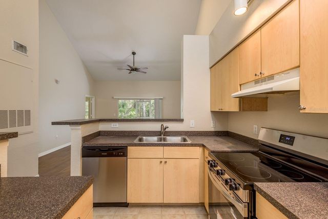 3521 KINGS ROAD 102, Palm Harbor, FL 34685