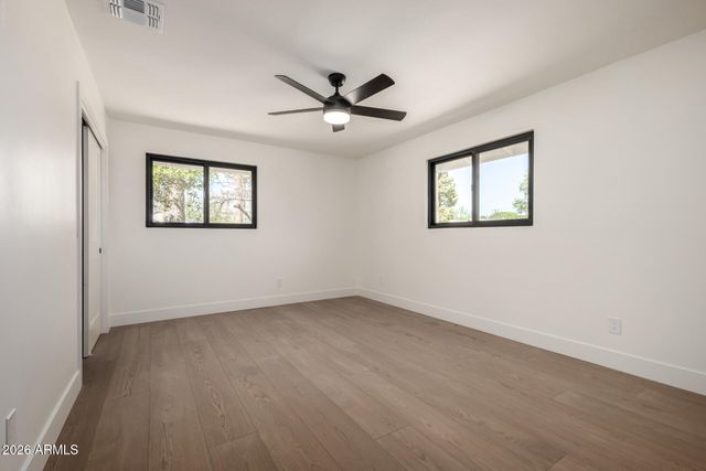 2825 E CAMPBELL Avenue, Phoenix, AZ 85016