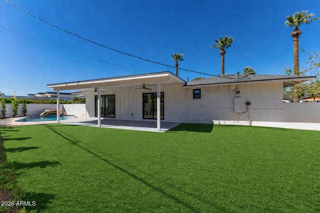 2825 E CAMPBELL Avenue, Phoenix, AZ 85016