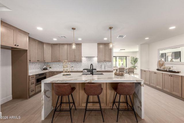 2825 E CAMPBELL Avenue, Phoenix, AZ 85016