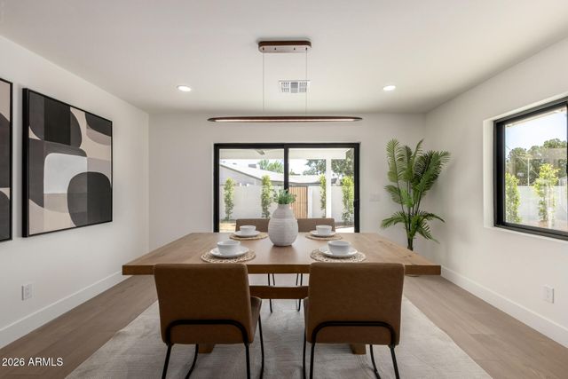 2825 E CAMPBELL Avenue, Phoenix, AZ 85016