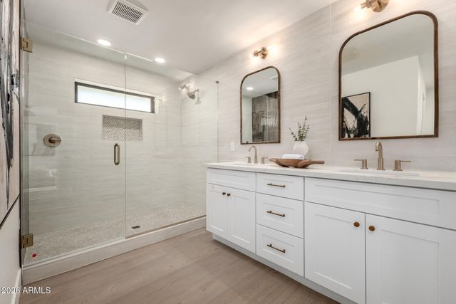 2825 E CAMPBELL Avenue, Phoenix, AZ 85016