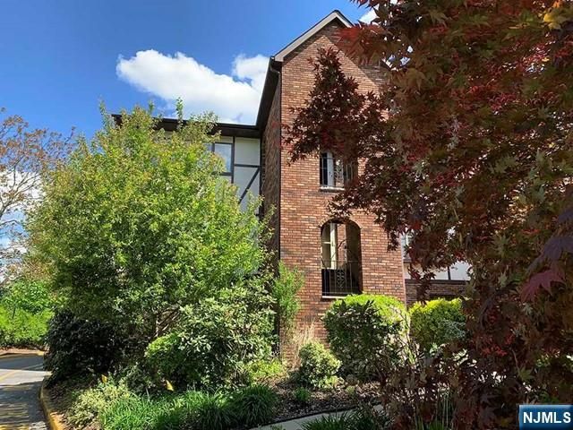 126 Hawthorne Avenue, Park Ridge, NJ 07656