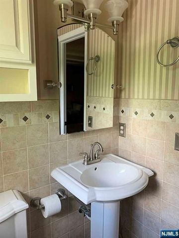 126 Hawthorne Avenue, Park Ridge, NJ 07656