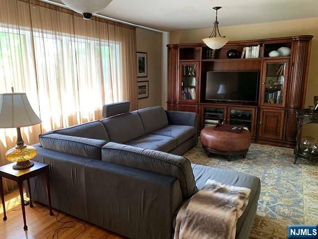 126 Hawthorne Avenue, Park Ridge, NJ 07656