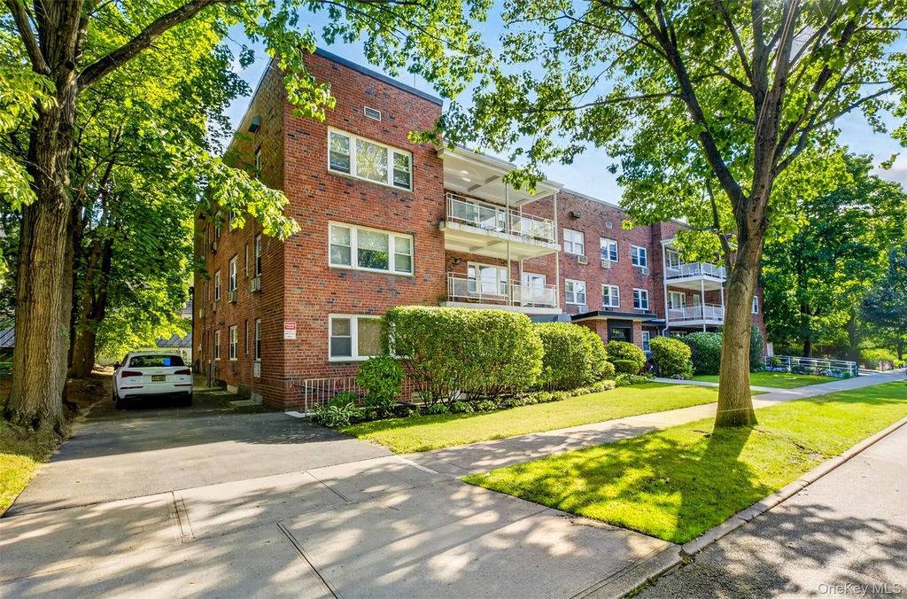 20 Hill Park Avenue 1F, Great Neck, NY 11021 — exterior