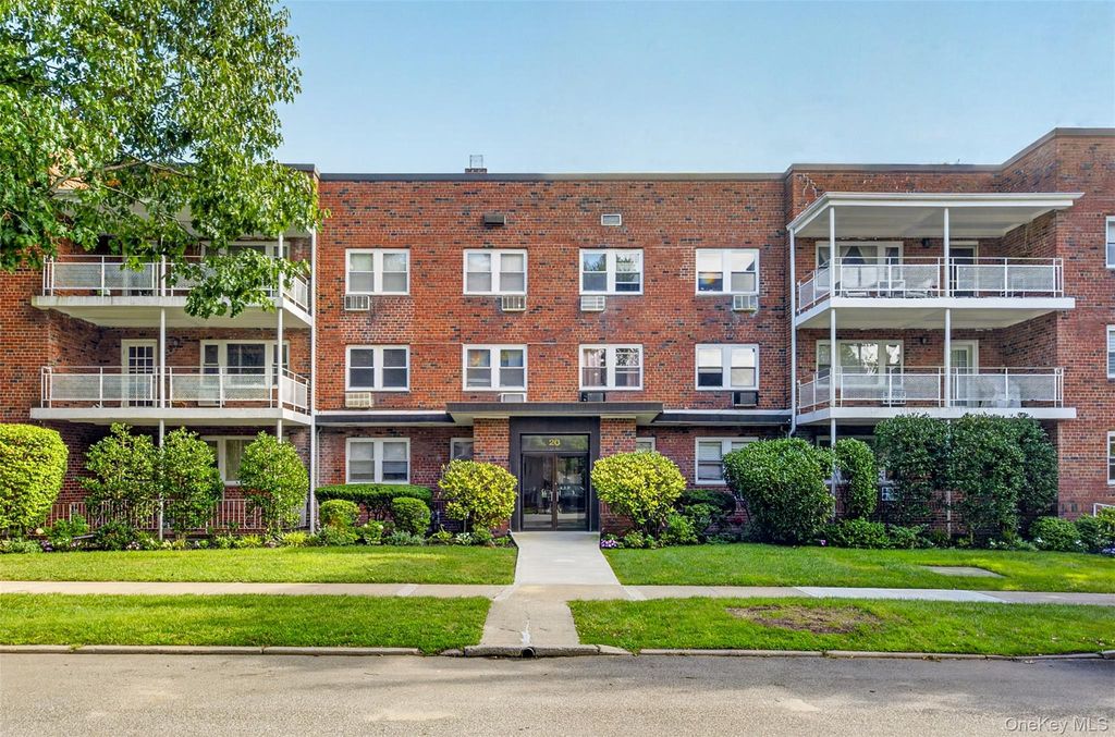 20 Hill Park Avenue 1F, Great Neck, NY 11021 — photo 2