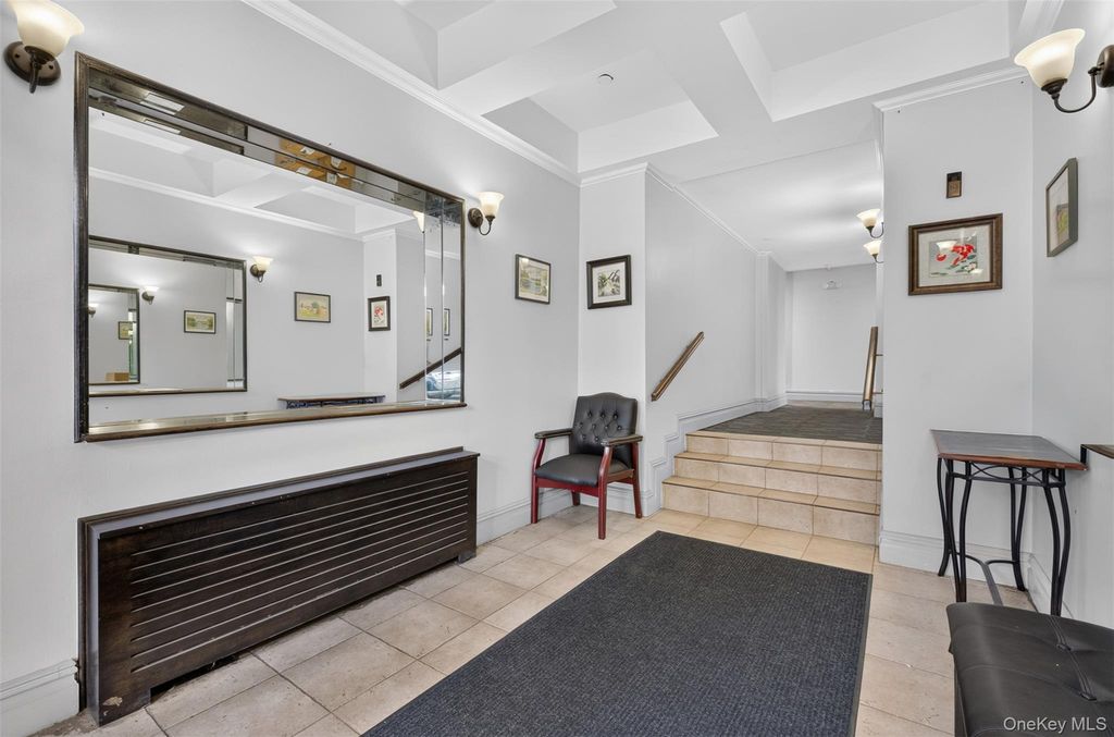 20 Hill Park Avenue 1F, Great Neck, NY 11021 — photo 5