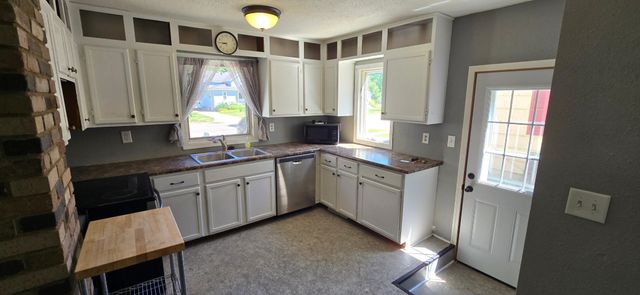 207 14th Street S, Moorhead, MN 56560