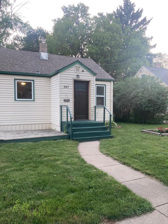 207 14th Street S, Moorhead, MN 56560