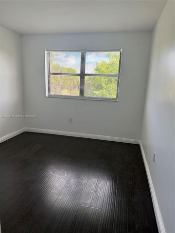 7195 NW 179th St, Hialeah, FL 33015