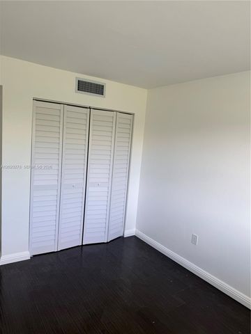 7195 NW 179th St, Hialeah, FL 33015