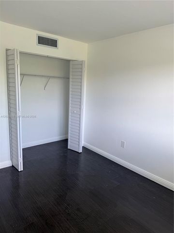 7195 NW 179th St, Hialeah, FL 33015