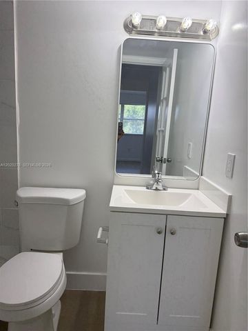 7195 NW 179th St, Hialeah, FL 33015