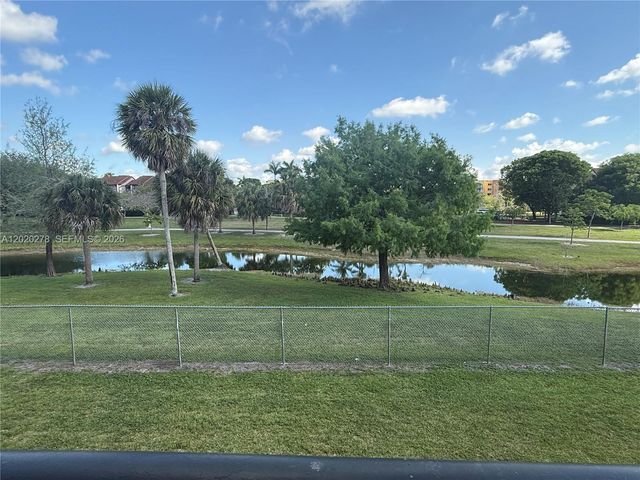 7195 NW 179th St, Hialeah, FL 33015