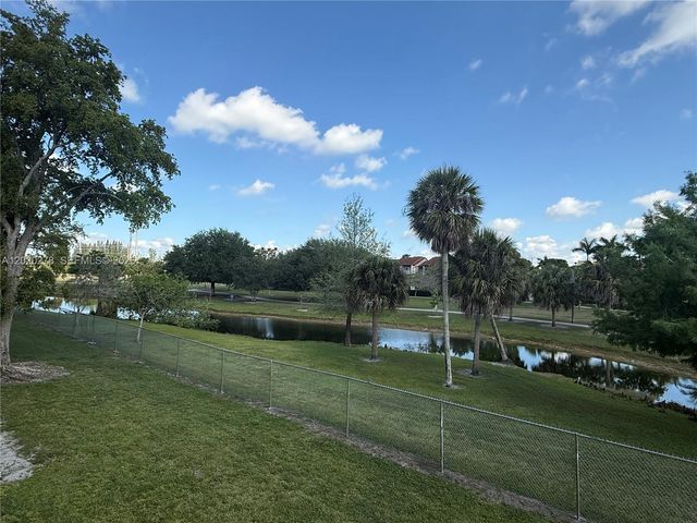 7195 NW 179th St, Hialeah, FL 33015