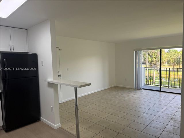 7195 NW 179th St, Hialeah, FL 33015