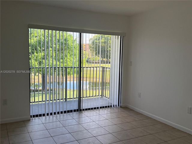 7195 NW 179th St, Hialeah, FL 33015