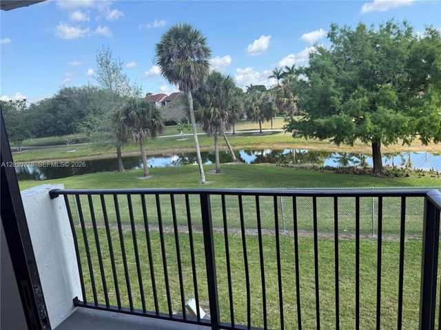 7195 NW 179th St, Hialeah, FL 33015