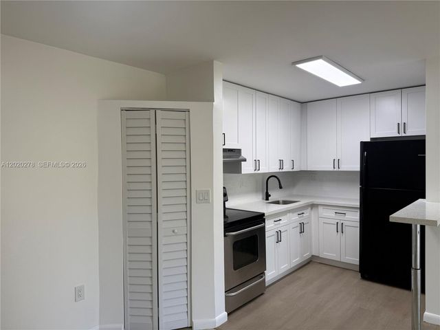 7195 NW 179th St, Hialeah, FL 33015