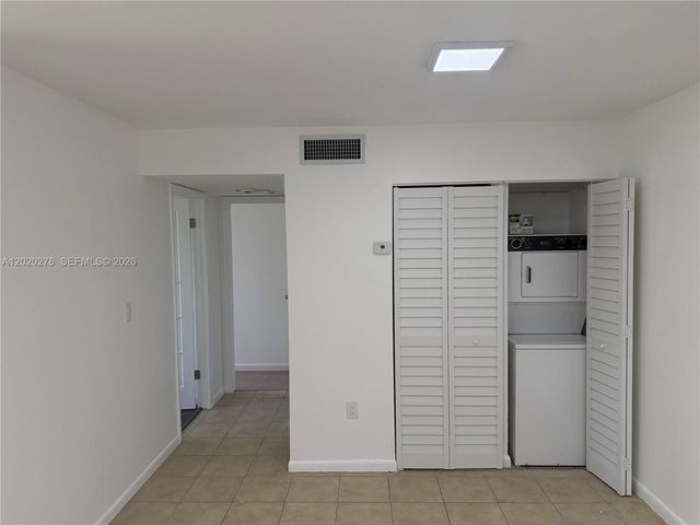 7195 NW 179th St, Hialeah, FL 33015