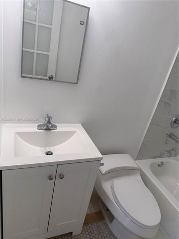 7195 NW 179th St, Hialeah, FL 33015