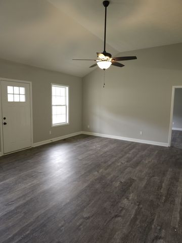 4070 Hartsville Rd, Lafayette, TN 37083