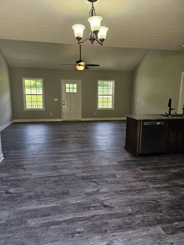 4070 Hartsville Rd, Lafayette, TN 37083