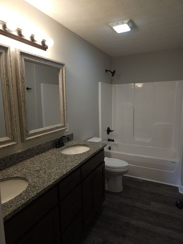 4070 Hartsville Rd, Lafayette, TN 37083