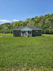 4070 Hartsville Rd, Lafayette, TN 37083