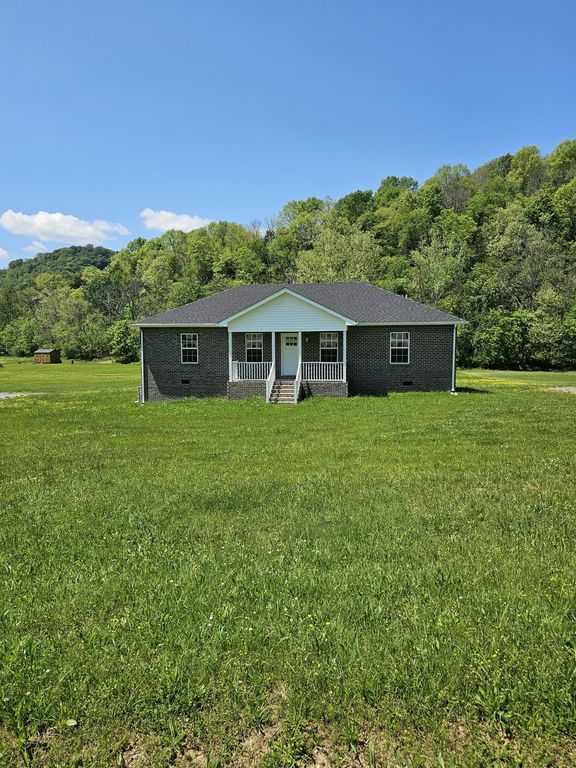 4070 Hartsville Rd, Lafayette, TN 37083