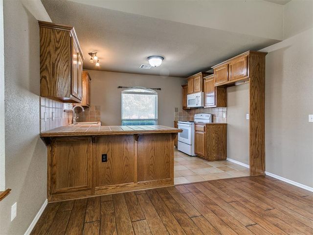 2327 Tortoise Drive, Midwest City, OK 73130