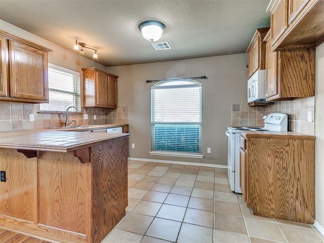 2327 Tortoise Drive, Midwest City, OK 73130