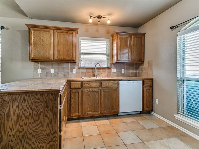 2327 Tortoise Drive, Midwest City, OK 73130