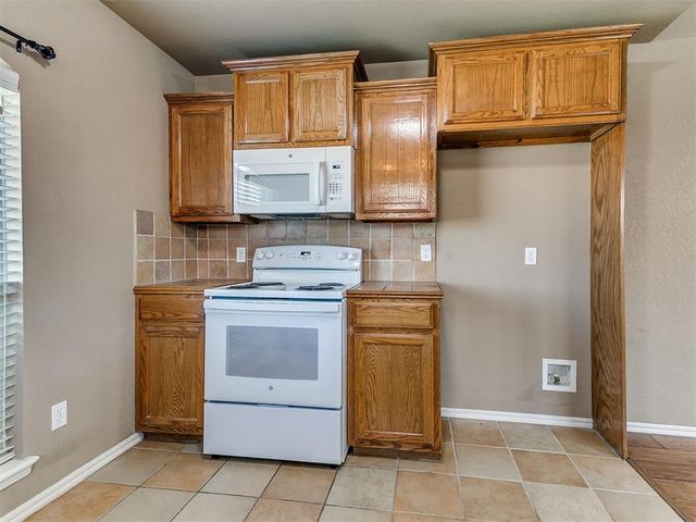 2327 Tortoise Drive, Midwest City, OK 73130