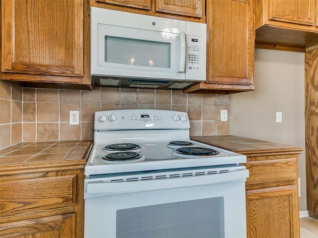 2327 Tortoise Drive, Midwest City, OK 73130