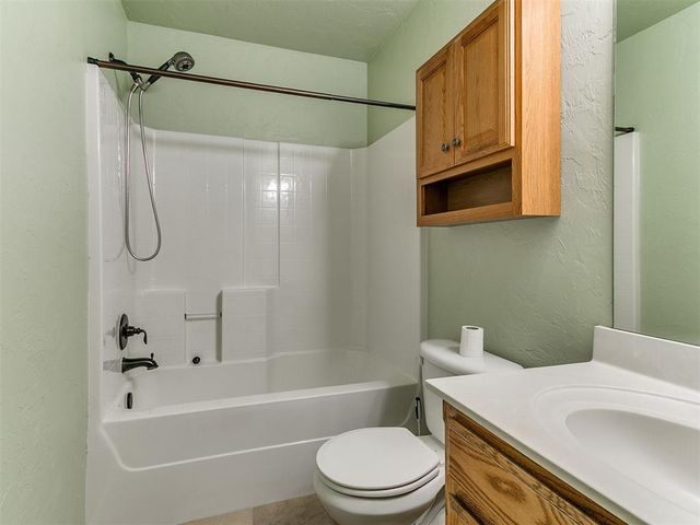 2327 Tortoise Drive, Midwest City, OK 73130