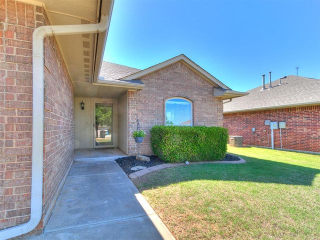 2327 Tortoise Drive, Midwest City, OK 73130