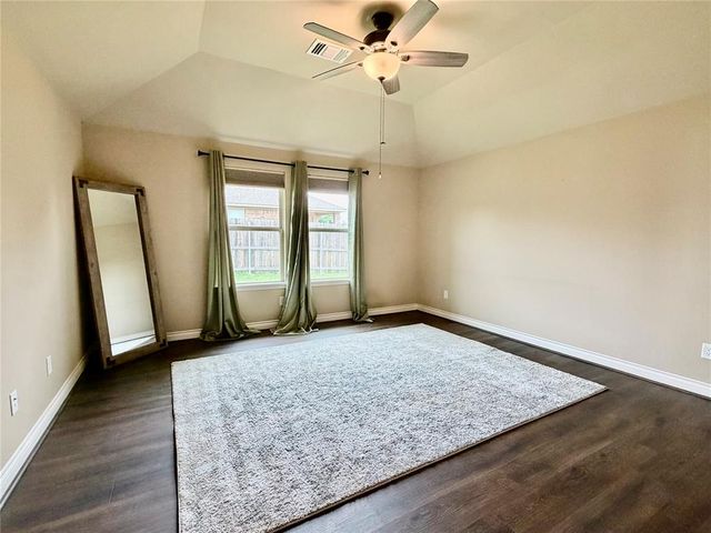 19117 Hecho Drive, Edmond, OK 73012