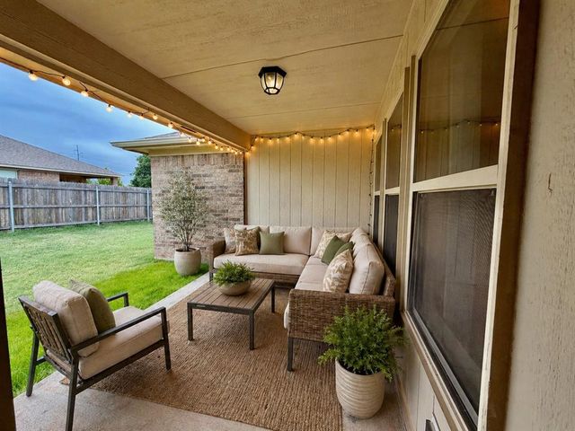 19117 Hecho Drive, Edmond, OK 73012