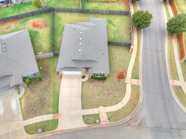 19117 Hecho Drive, Edmond, OK 73012