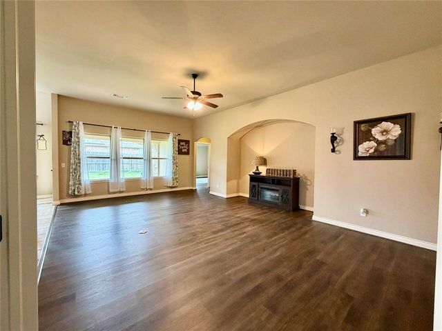 19117 Hecho Drive, Edmond, OK 73012