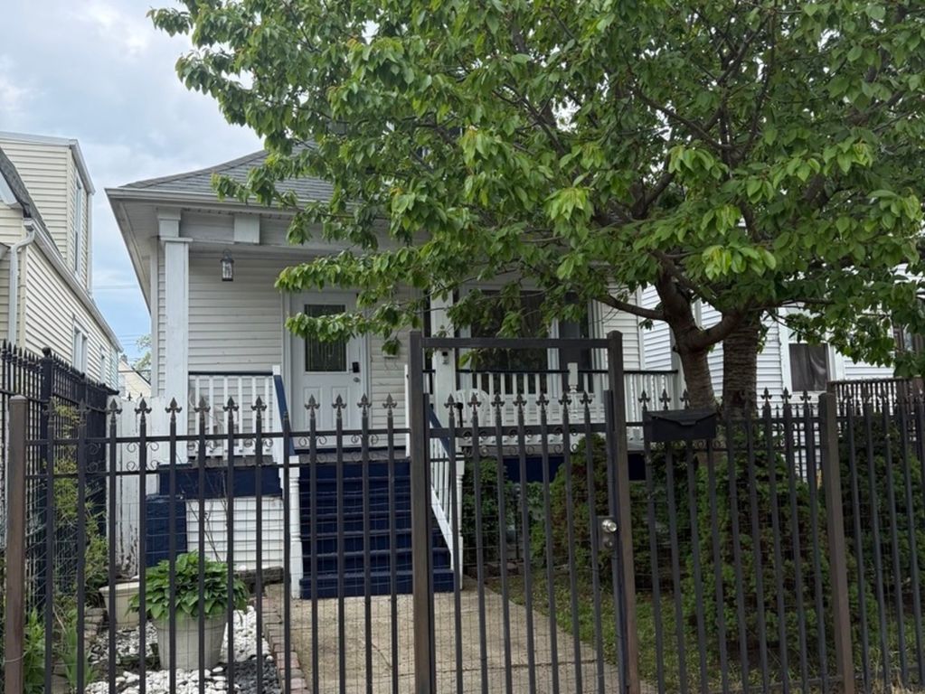 5819 S Fairfield Avenue, Chicago, IL 60629