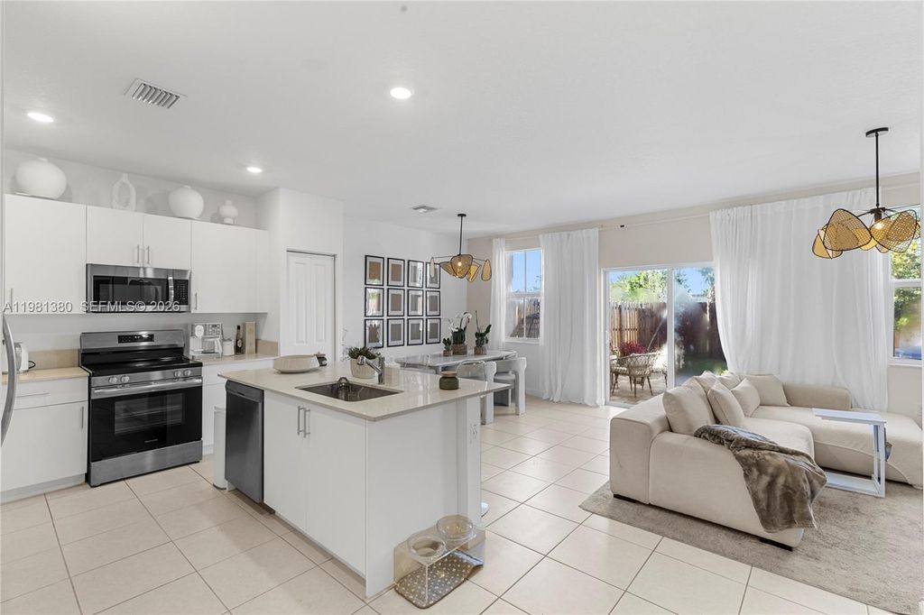 12022 NW 46th St, Coral Springs, FL 33076