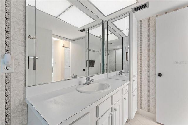 5220 BRITTANY DRIVE S 1501, St Petersburg, FL 33715