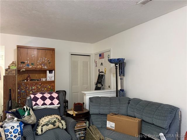 1701 National Avenue, Jeffersonville, IN 47130