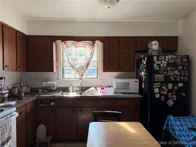 1701 National Avenue, Jeffersonville, IN 47130