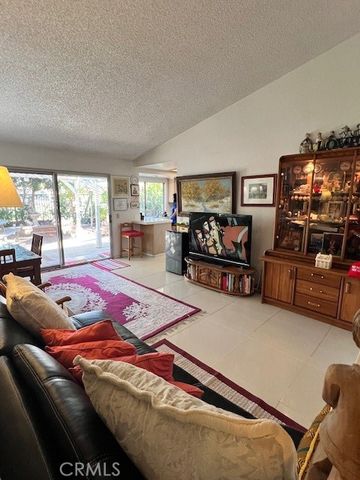 1455 Cresta, Corona, CA 92879